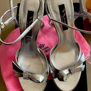 Nina Giammi Silver Metallic Wedding, Prom, Holiday Shoes. Size 8.